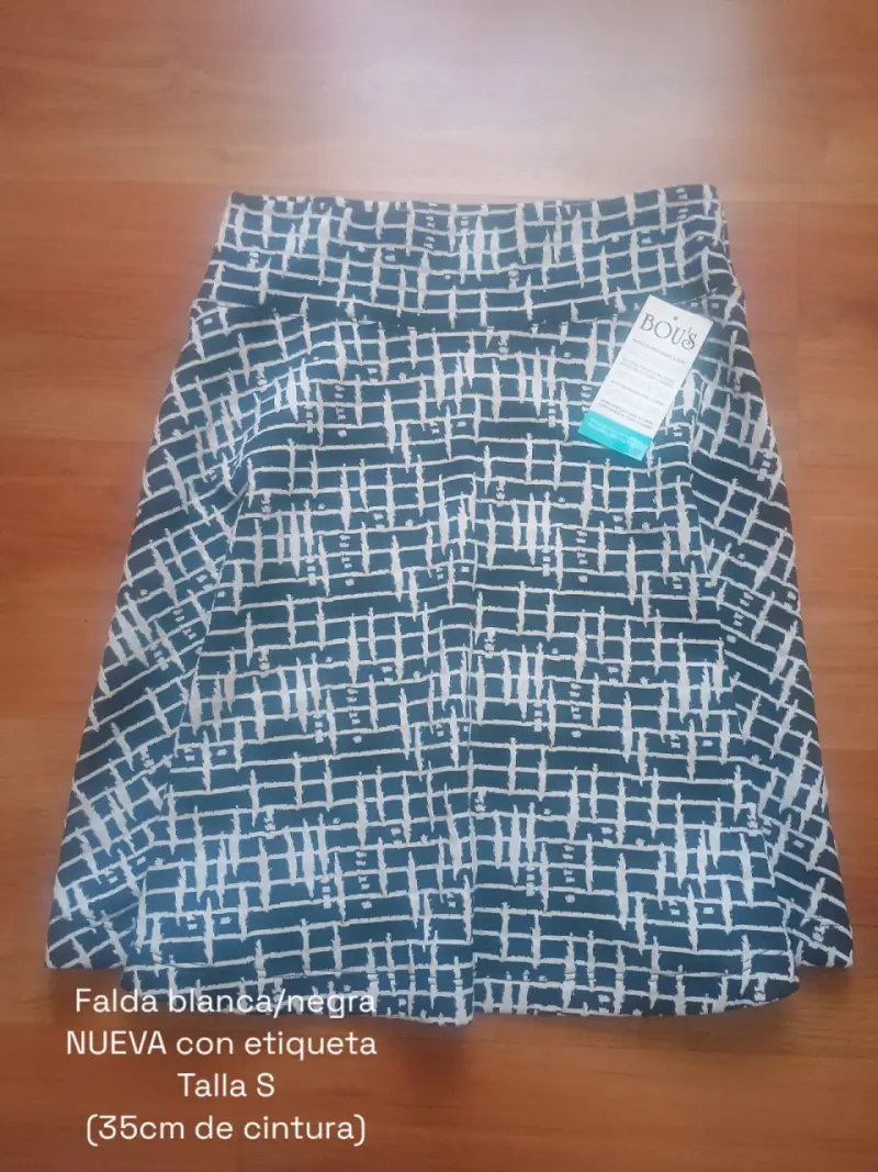 Falda blanca y negra nueva
