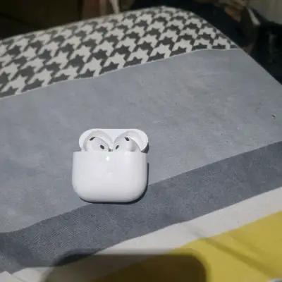 Audífonos inalámbricos blancos - miniatura 1