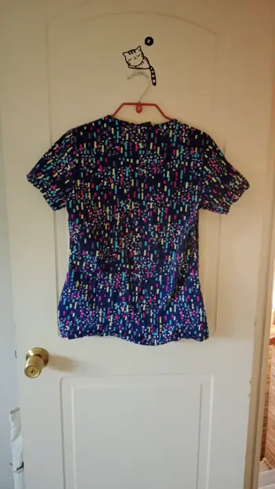 Blusa médica estampada colores - miniatura 2