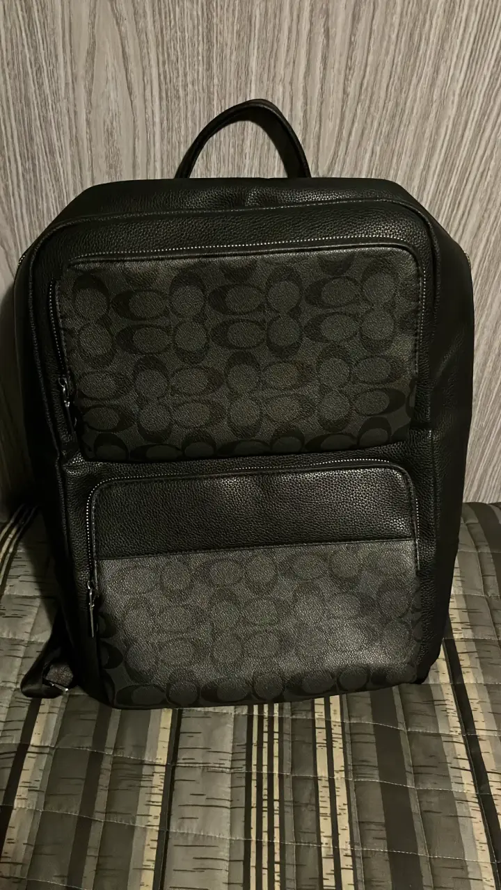 Mochila negra estampada precio conversable - 1