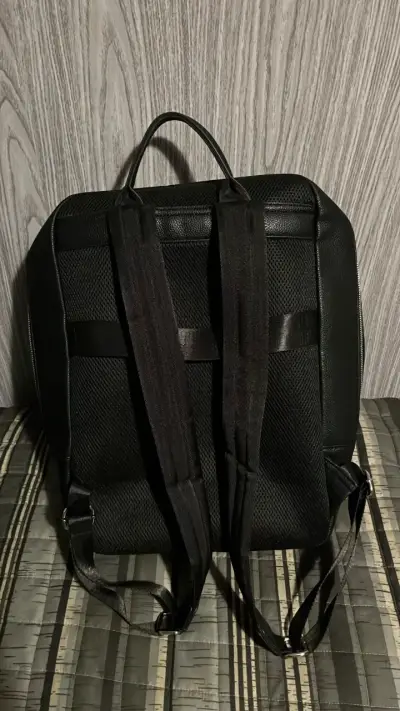 Mochila negra estampada precio conversable - miniatura 2