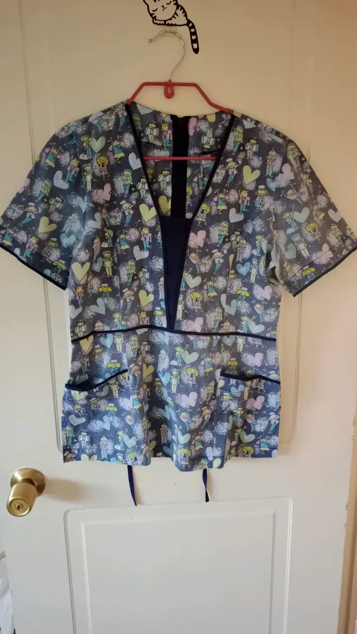 Blusa médica estampada colores - 1