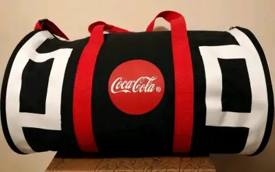 Bolso deportivo Coca-Cola negro - miniatura 1