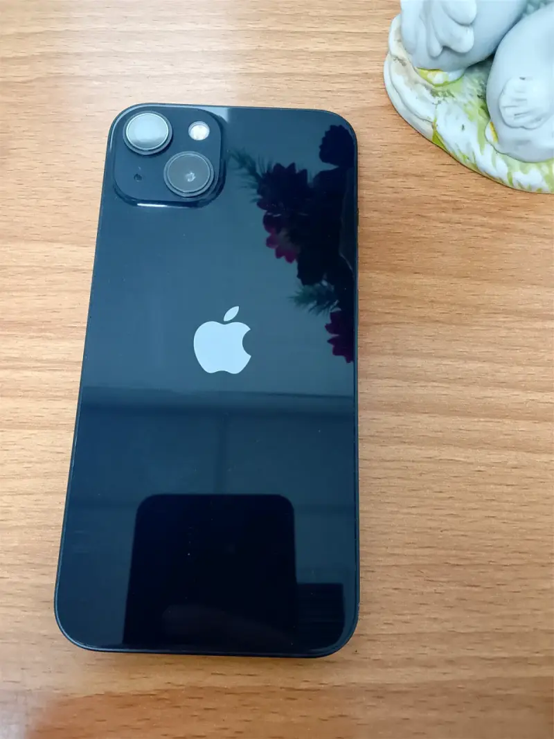 iPhone 13 color azul oscuro - 2