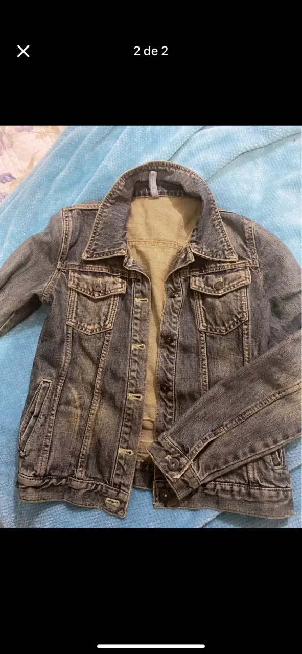 Chaqueta de mezclilla desgastada