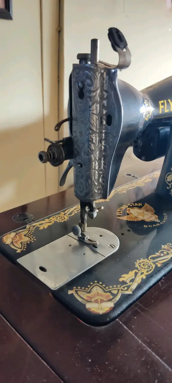 Máquina de coser antigua - 1