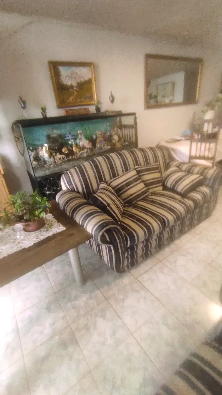 Sofá rayado azul y beige - 5
