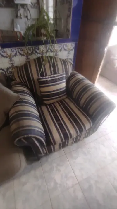 Sofá rayado azul y beige - miniatura 6