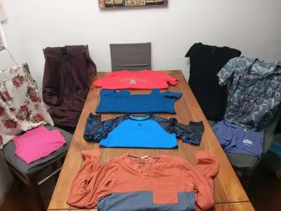 Ropa variada en bolsas - miniatura 3