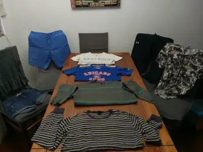 Ropa variada en bolsas - miniatura 4