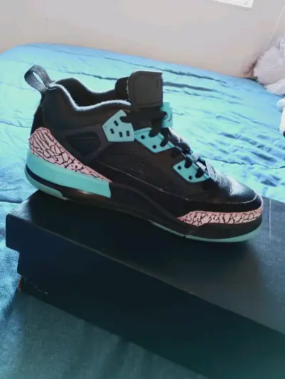Zapatillas deportivas negras y turquesas jordan - miniatura 1