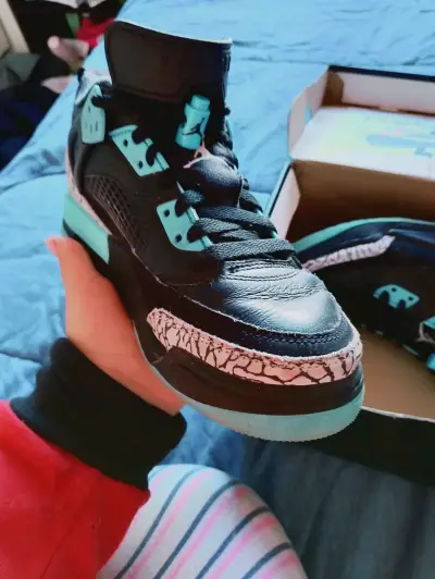 Zapatillas deportivas negras y turquesas jordan - miniatura 3