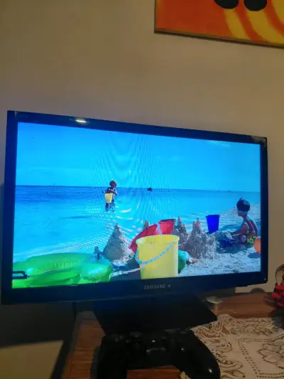 Televisor Samsung LED 24 pulgadas - miniatura 3