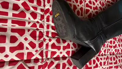 Botas negras marca 16 horas - miniatura 2