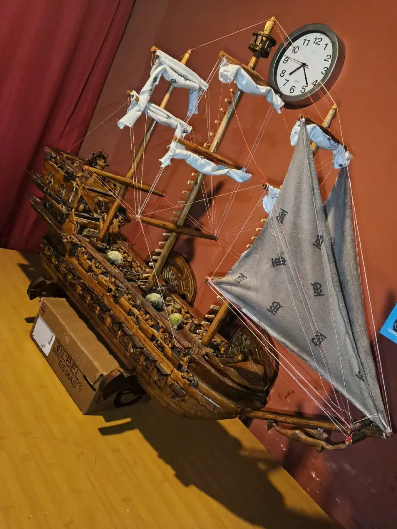 Modelo de barco de madera - 1