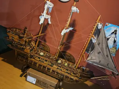 Modelo de barco de madera - miniatura 2