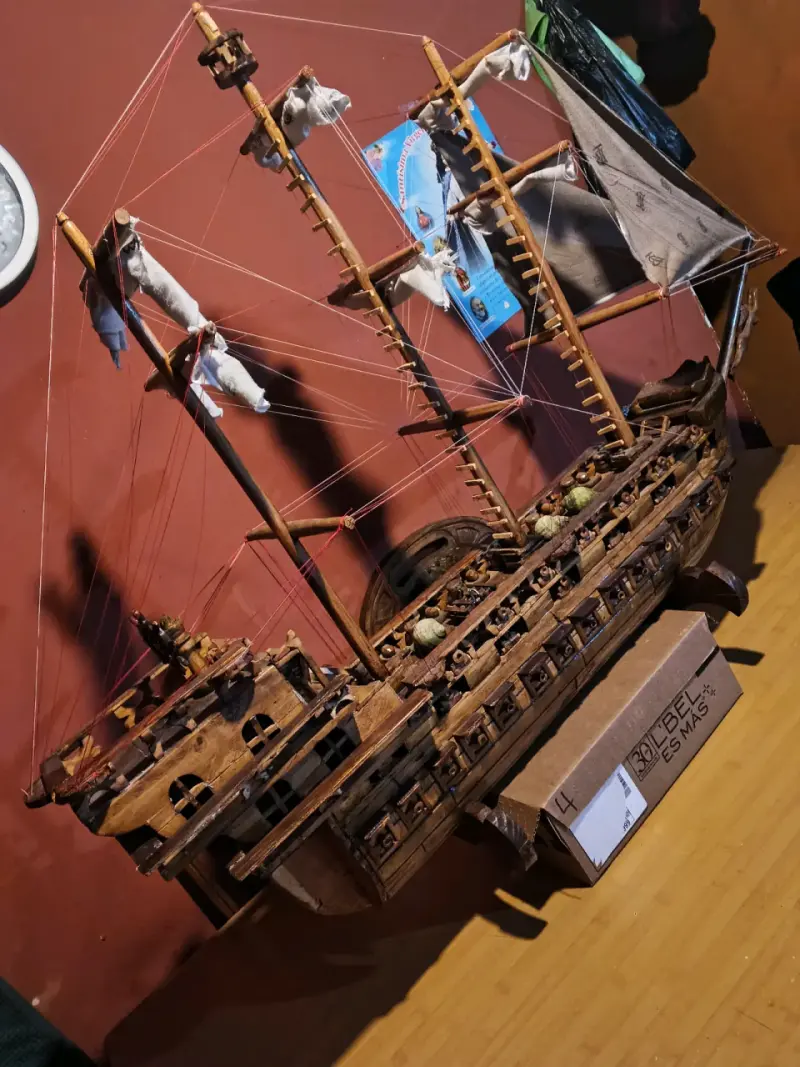 Modelo de barco de madera - 4