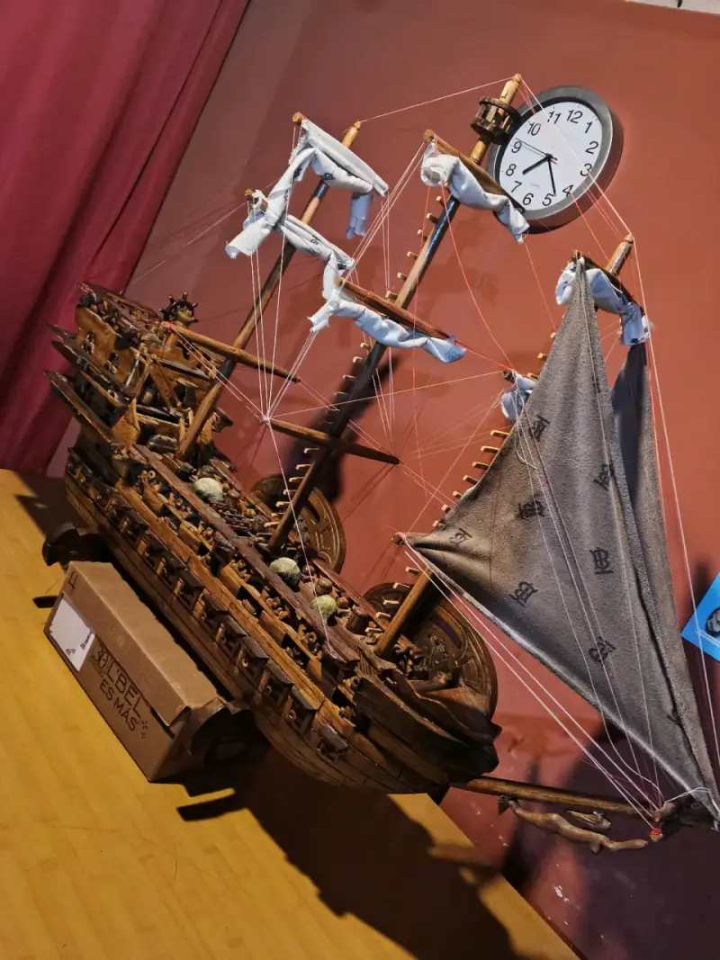 Modelo de barco de madera - 6
