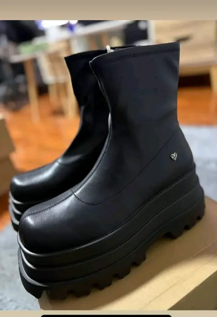 Botas negras con plataforma C moran