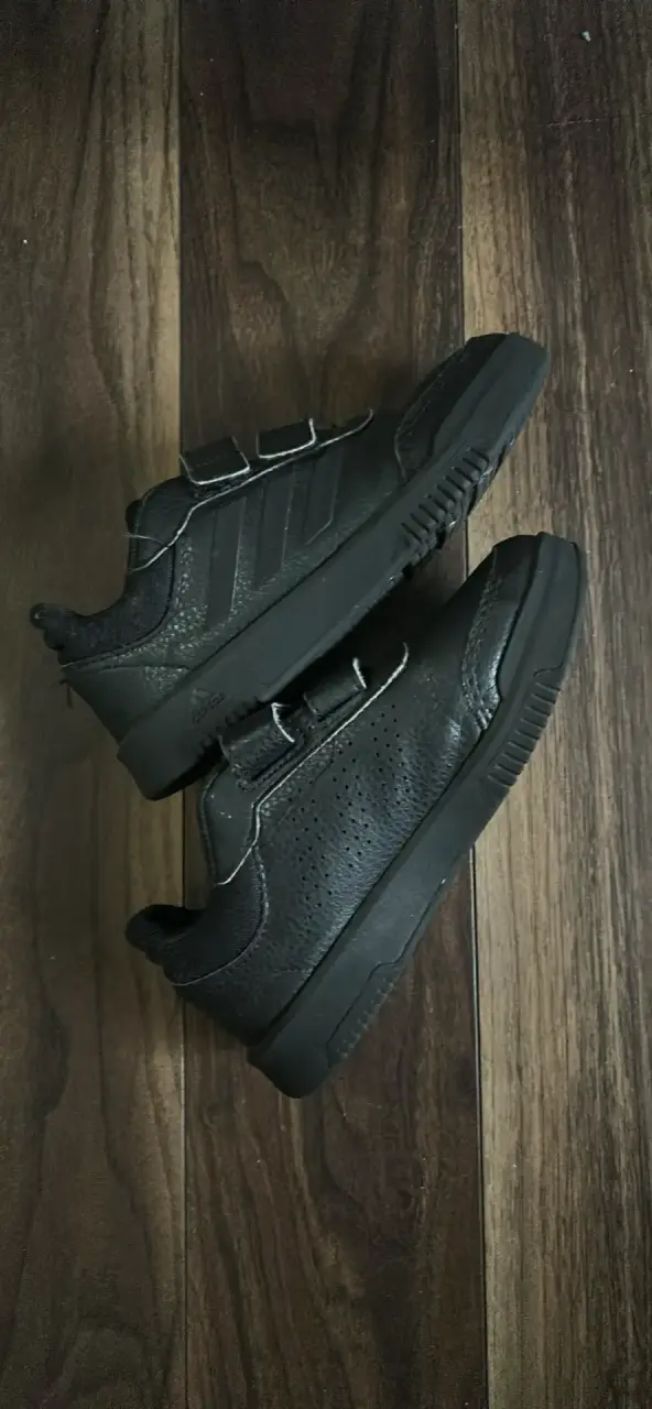 Zapatillas negras de velcro