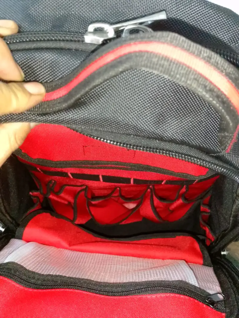 Mochila roja Milwaukee resistente - 2