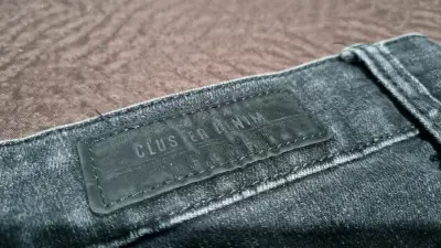 Jeans denim oscuros desgastados - miniatura 4