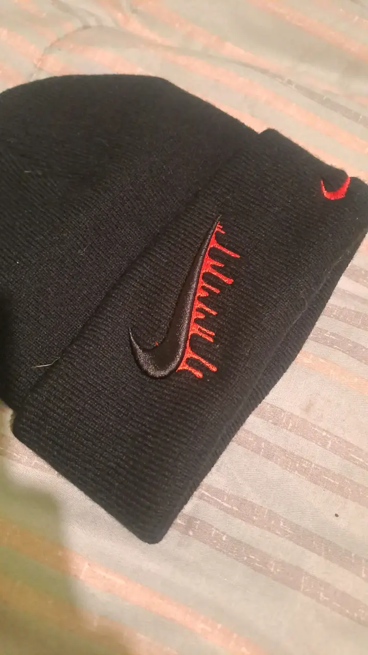 Gorro negro Nike bordado