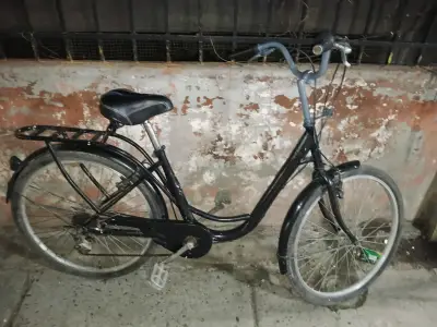 Bicicleta urbana clásica negra - miniatura 4