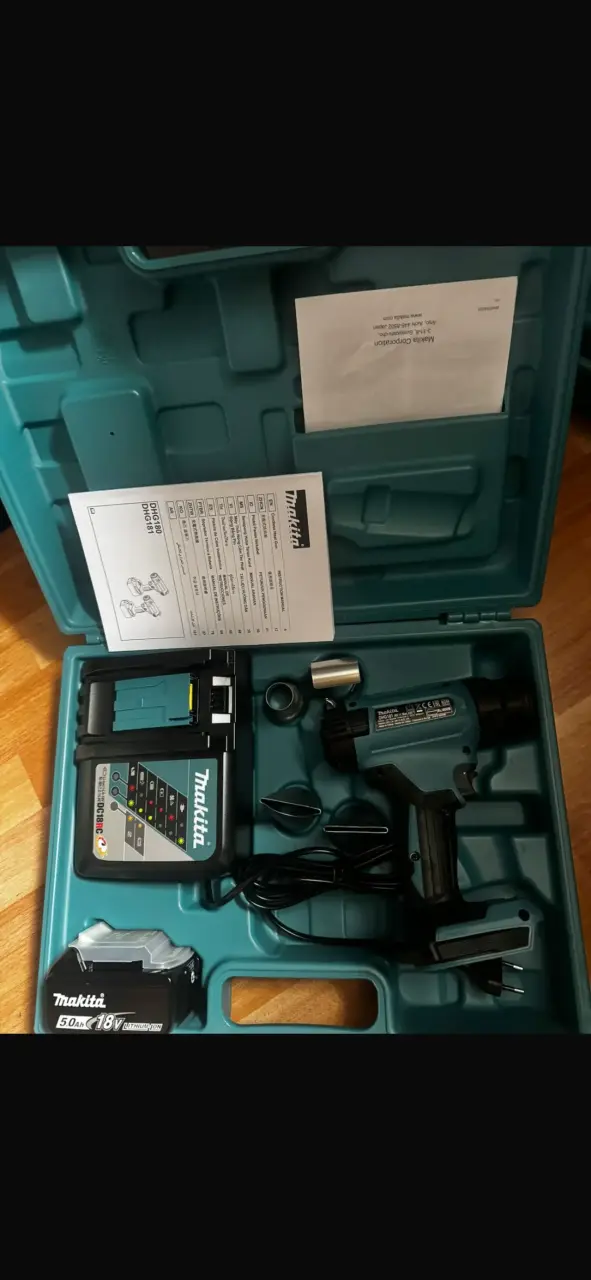 Taladro Makita con batería y cargador