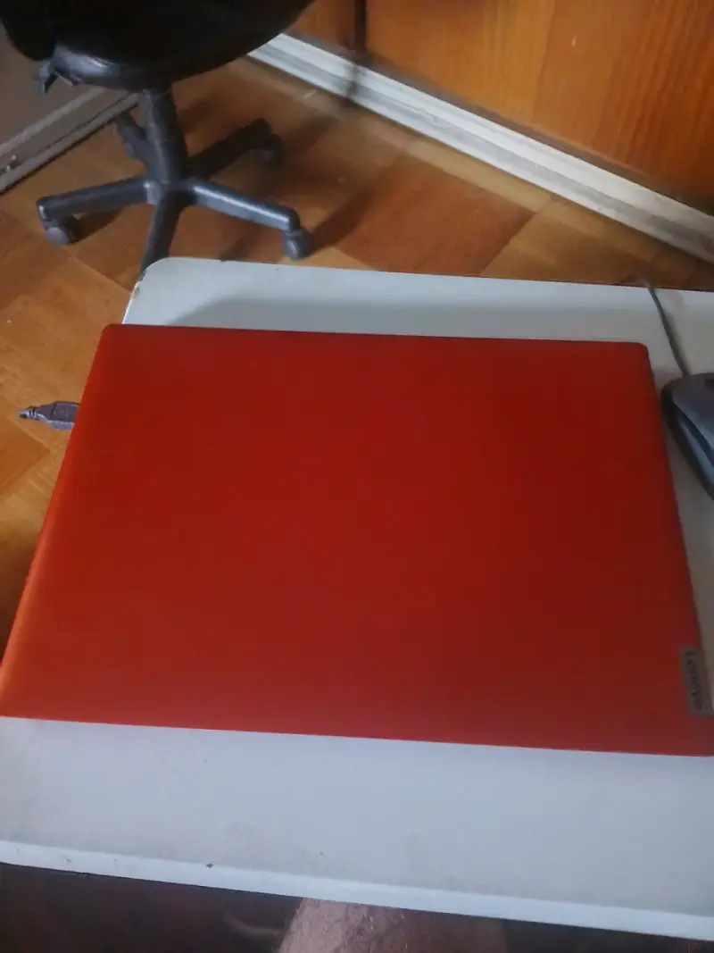 Laptop Lenovo IdeaPad Roja - 1
