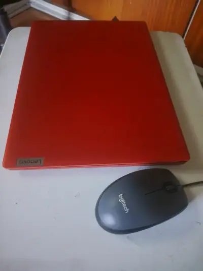 Laptop Lenovo IdeaPad Roja - miniatura 2