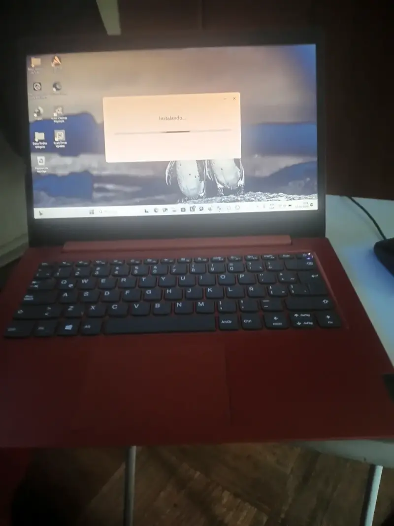 Laptop Lenovo IdeaPad Roja - 3