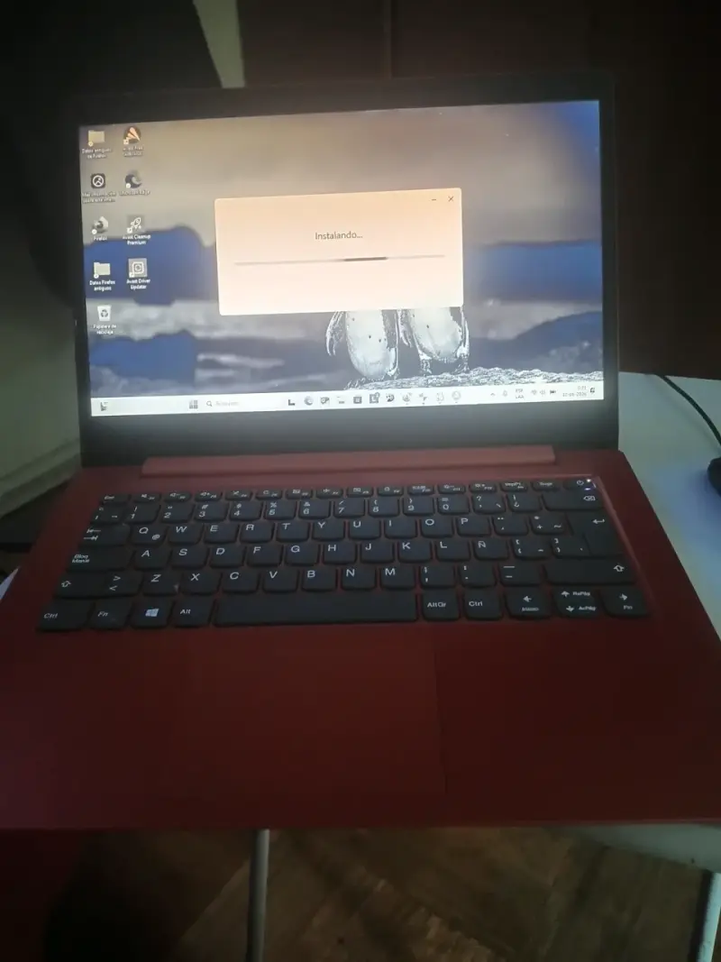 Laptop Lenovo IdeaPad Roja - 6
