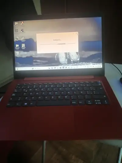 Laptop Lenovo IdeaPad Roja - miniatura 6