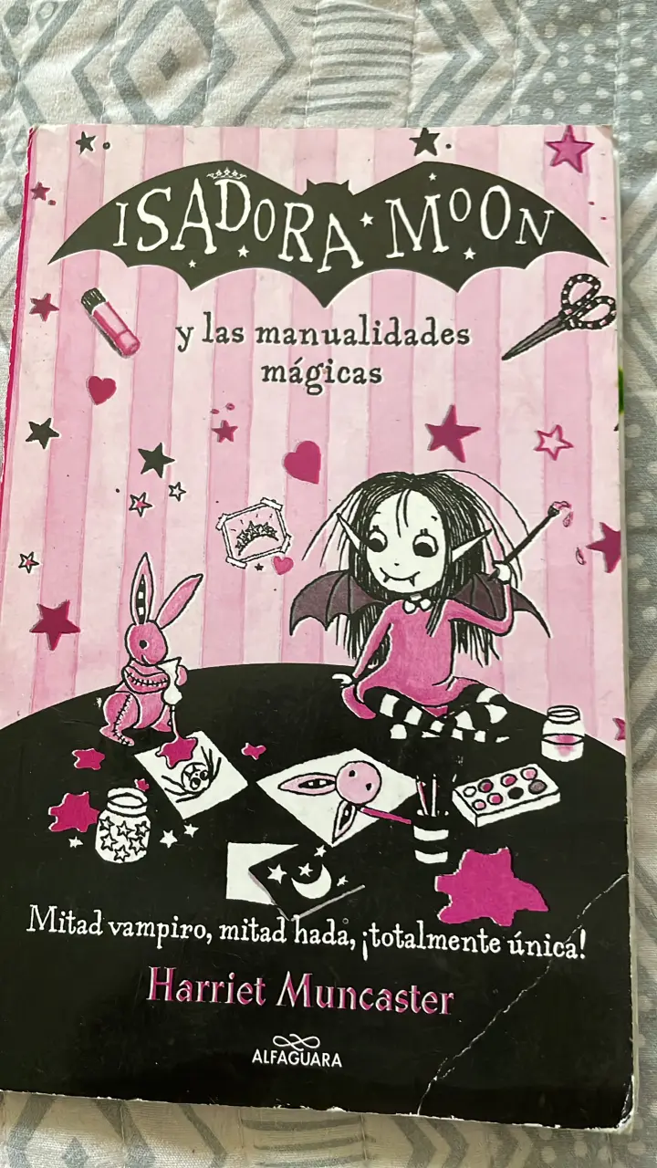 Libro Isadora Moon y las manualidades mágicas