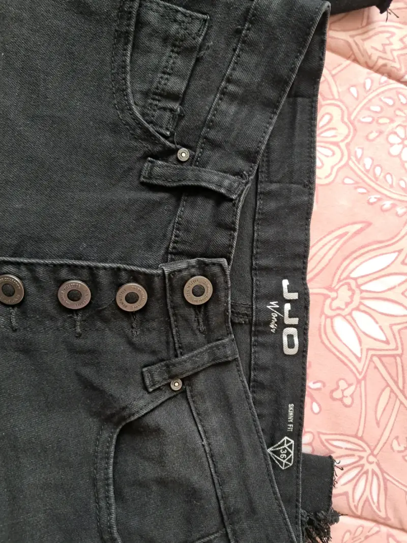 Jeans negros rasgados - 2