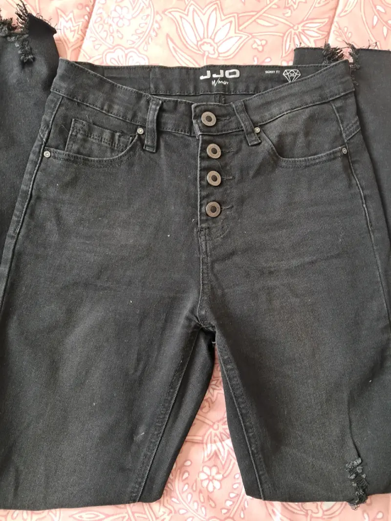 Jeans negros rasgados - 3