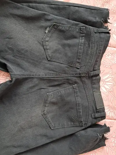 Jeans negros rasgados - miniatura 5