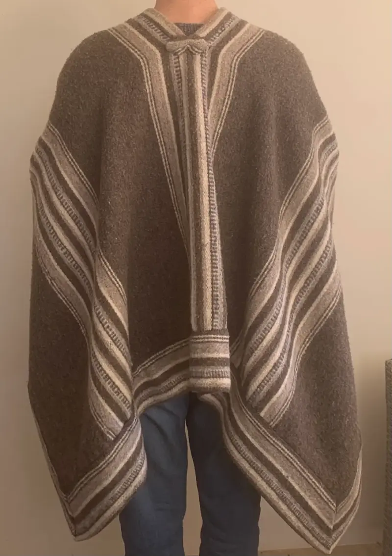 Poncho de lana marrón rayado - 2
