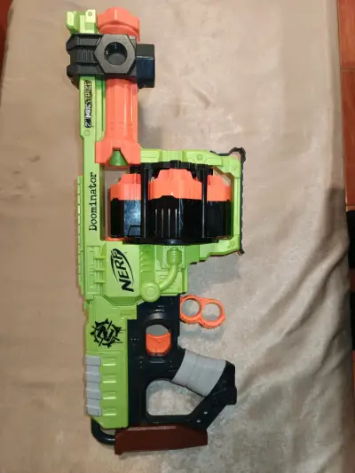 Lanzador Nerf Doomlands Dominator - miniatura 1