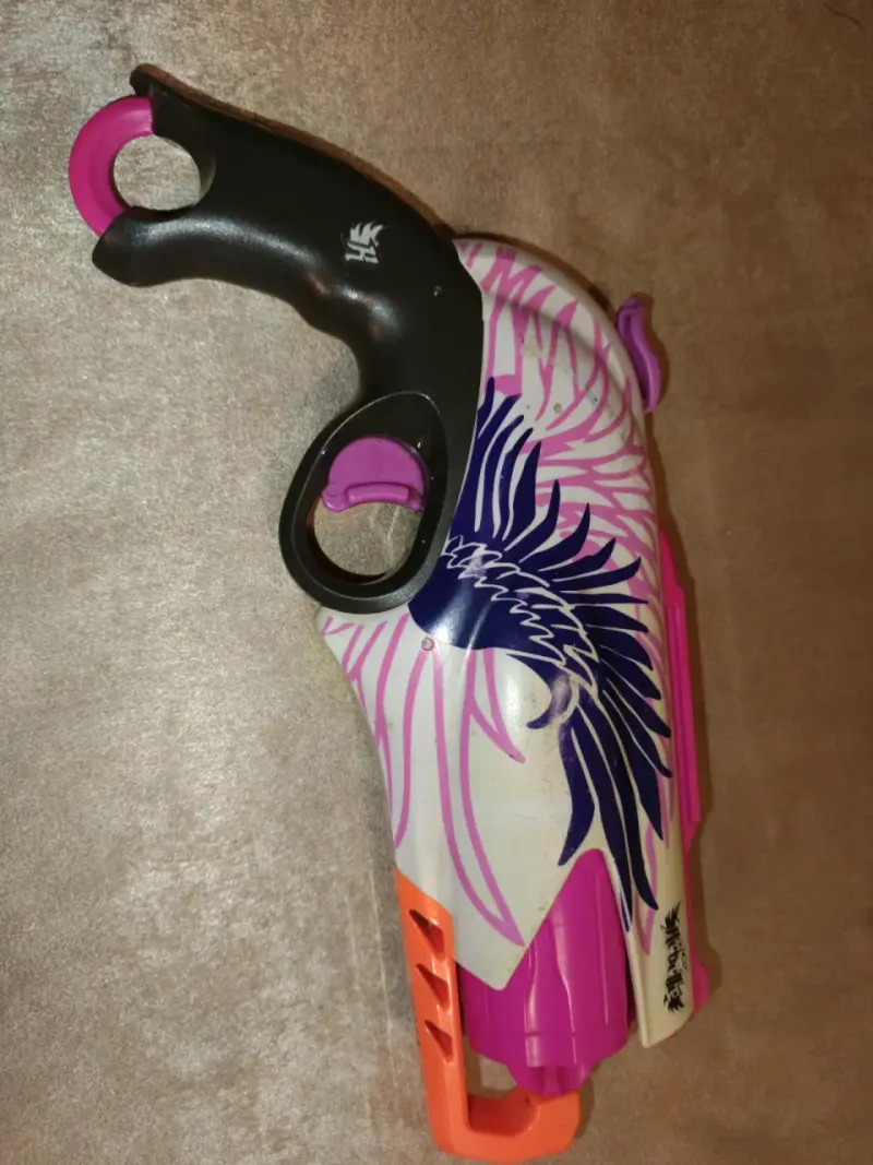 Pistola de juguete Nerf colorida - 1