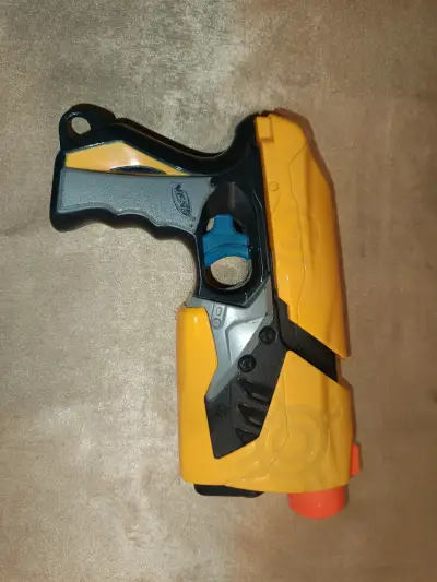 Pistola de juguete Nerf amarilla - miniatura 1