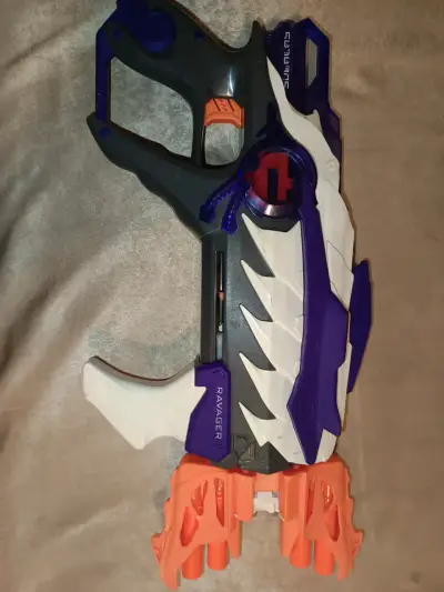 Lanzador tipo Nerf Ravager - miniatura 1