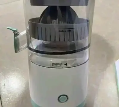 Exprimidor eléctrico compacto - miniatura 1