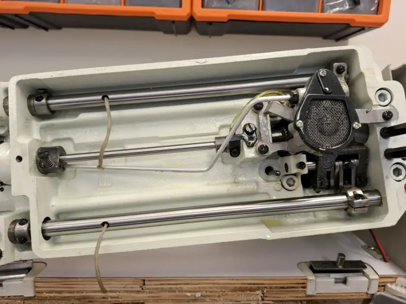 Máquina de coser industrial Britex - 3