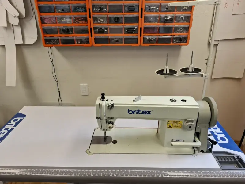 Máquina de coser industrial Britex - 4