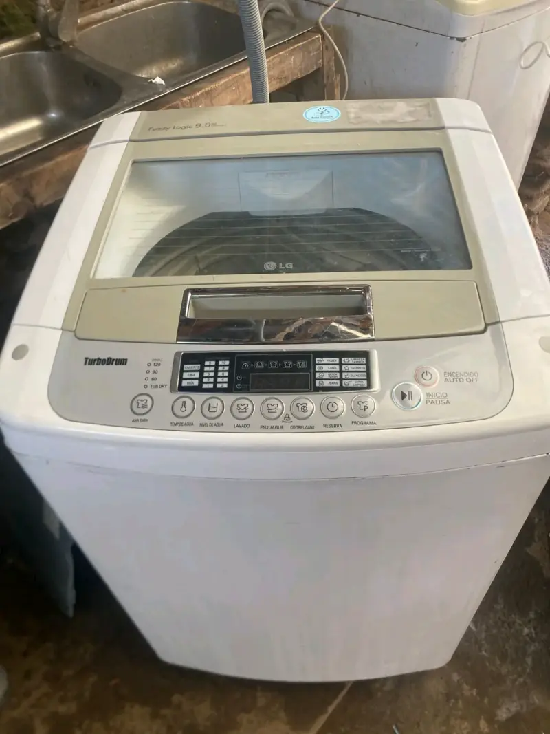 Lavadora LG 9kg TurboDrum - 2