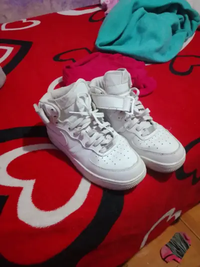 Zapatillas blancas de caña alta - miniatura 1