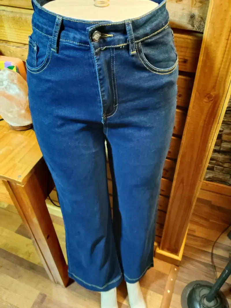 Jeans azul oscuro tiro alto