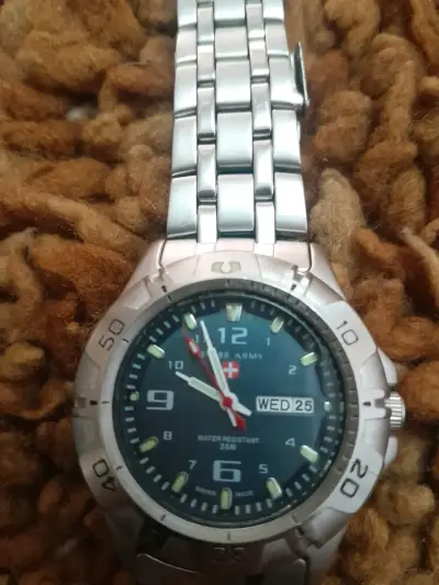Reloj Swiss Army metálico - miniatura 1